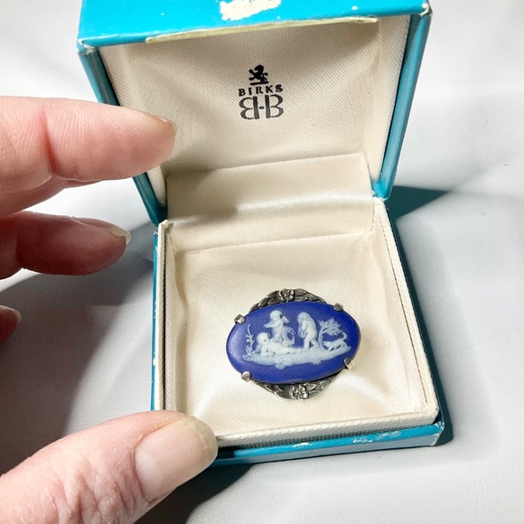 Vintage Birks Sterling Wedgwood Brooch w/Box - Picture 3 of 9